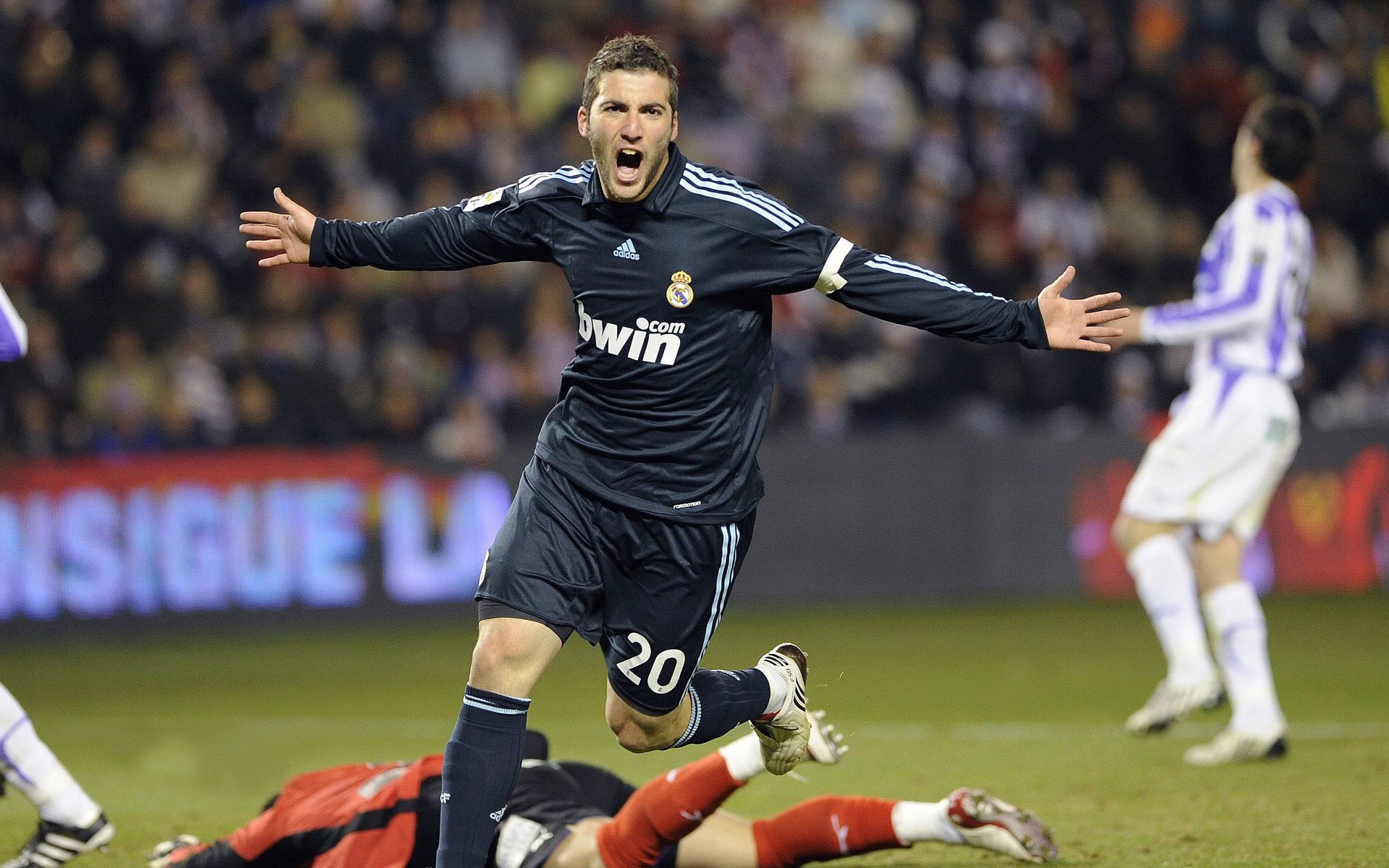 东契奇迎来十五赛季高光表现，法国队球迷沸腾！